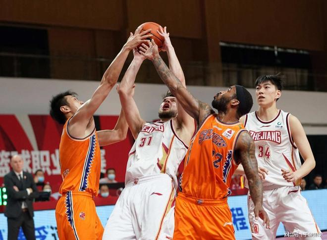 进攻端显得 进攻端显得