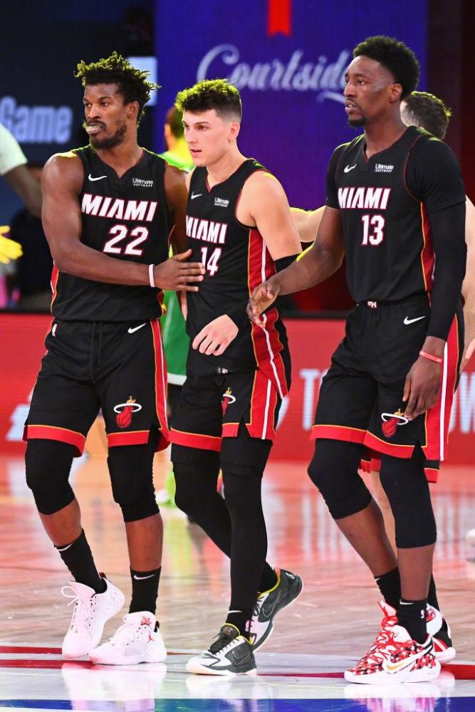 对阵公牛火箭阵容不变！伊森继续缺阵，硬仗实力堪忧，乌度卡押宝双塔战术背水一战